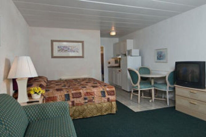Room 5 of 11