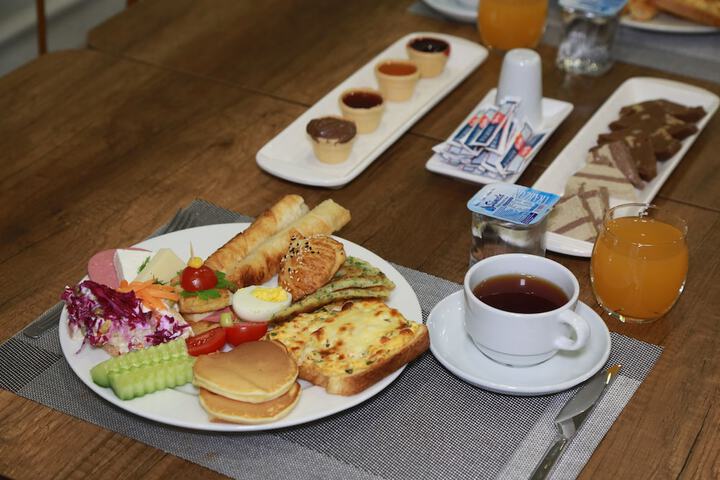 Breakfast/Coffee Service 32 of 36