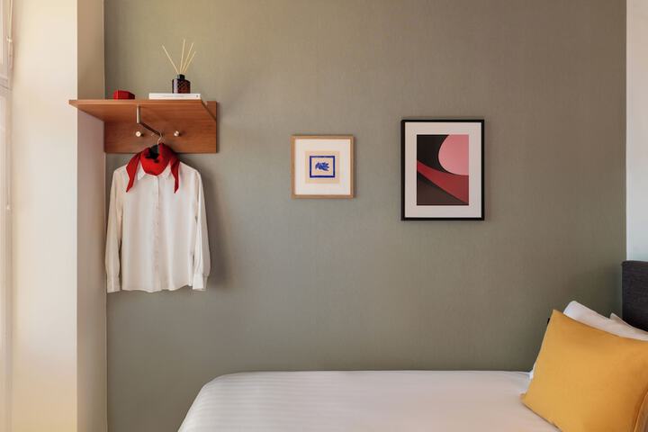 Room 7 of 37