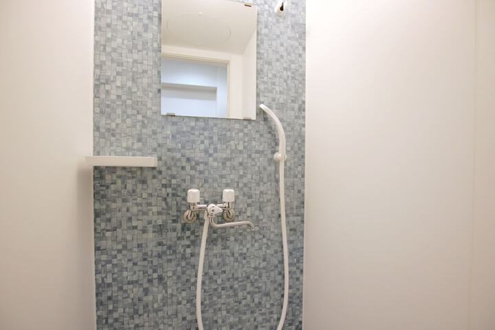 Room 13 of 20