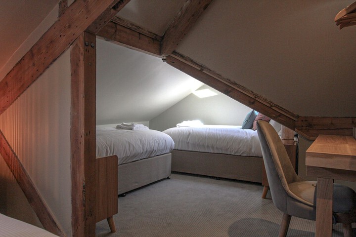 Room 49 of 136