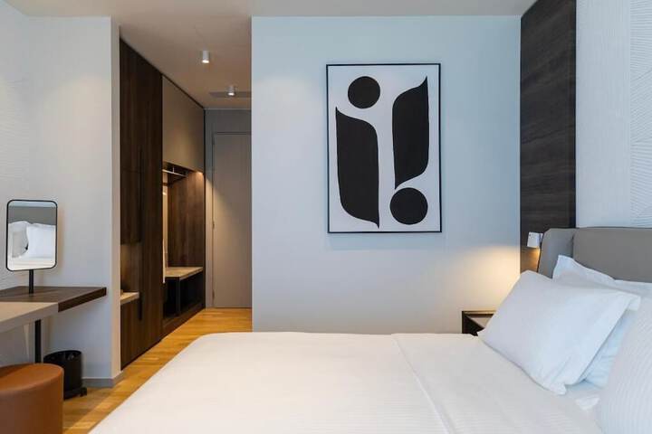 Room 8 of 60