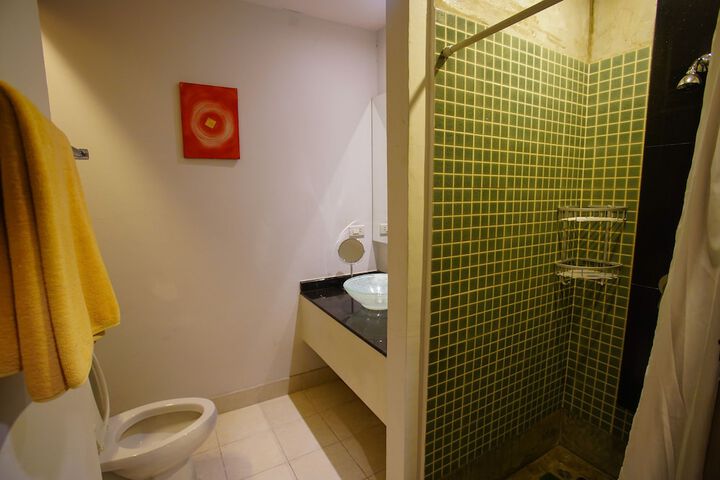 Room 13 of 33