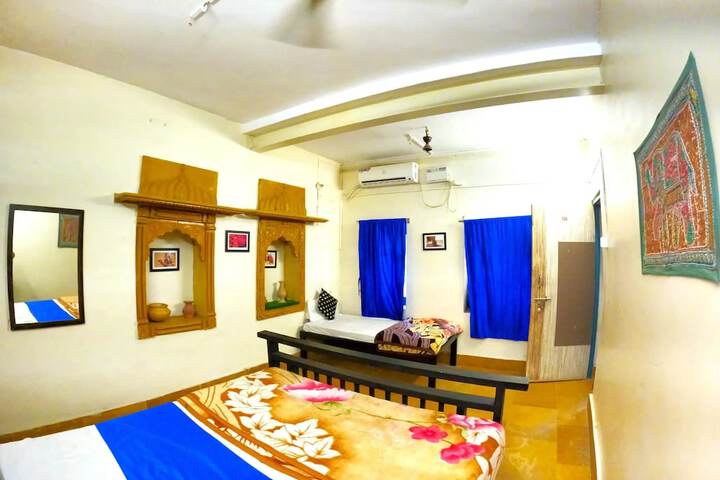 Room 9 of 10