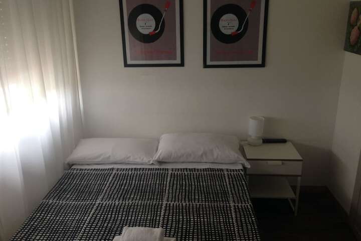 Room 6 of 32