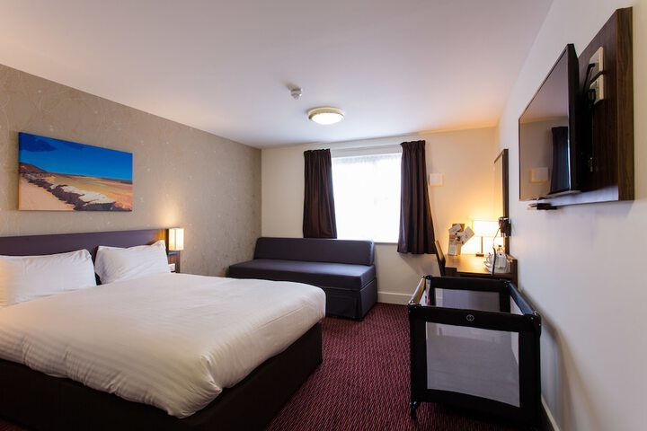 Room 8 of 30