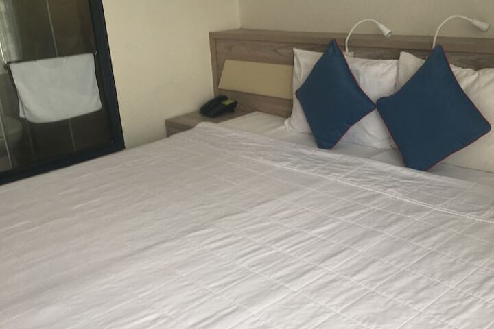 Room 12 of 25