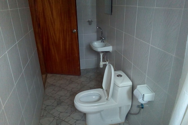 Room 5 of 8