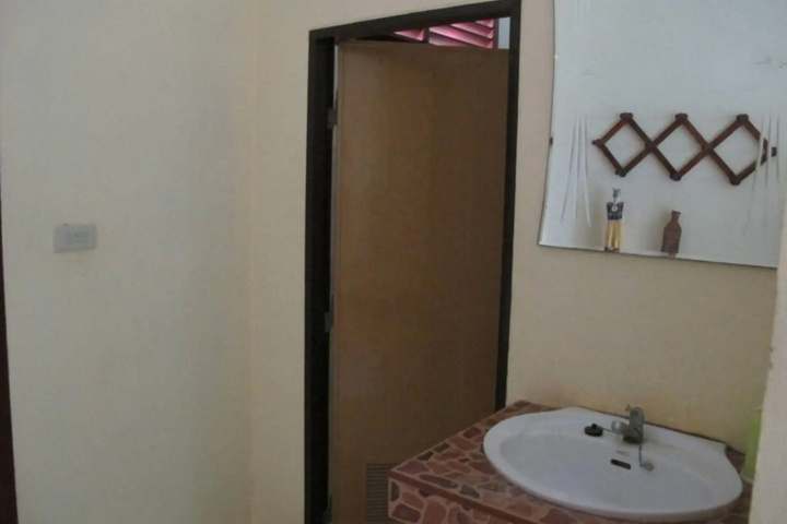 Room 9 of 11