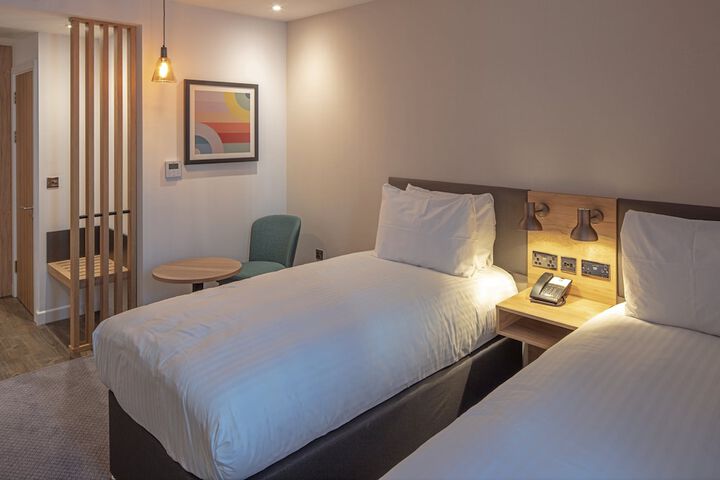 Room 3 of 62