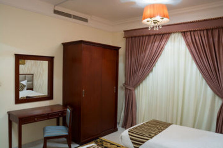Room 11 of 38