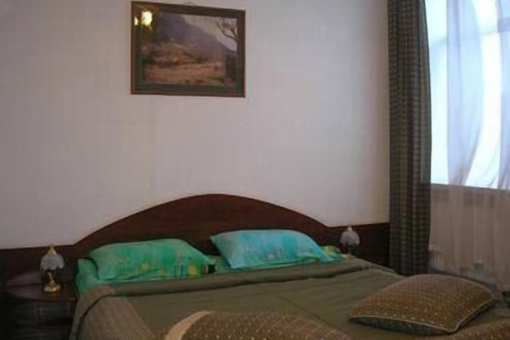 Room 15 of 33