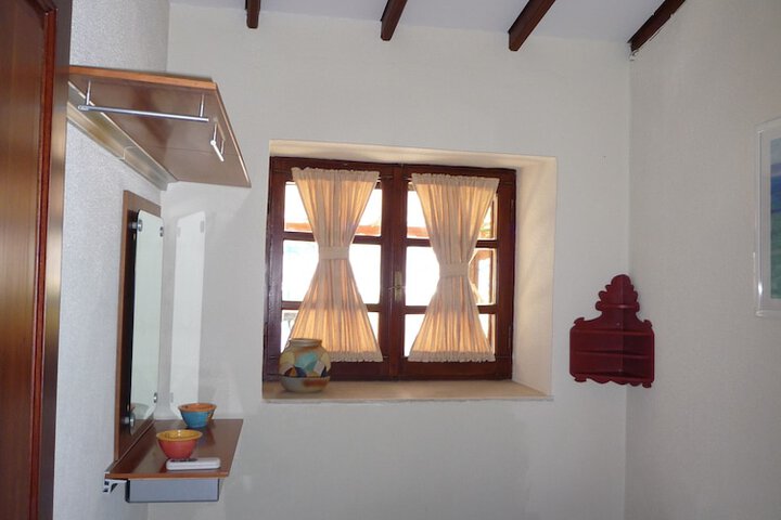 Room 25 of 46