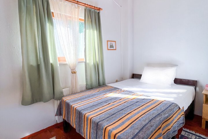 Room 2 of 34