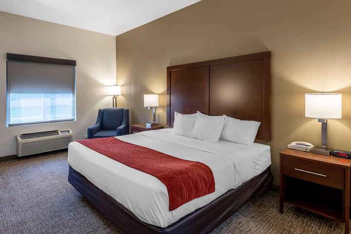 1 King Bed (6 of 18)