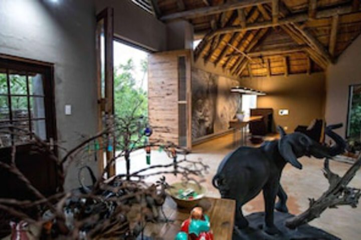 Hotel Interior 16 of 432