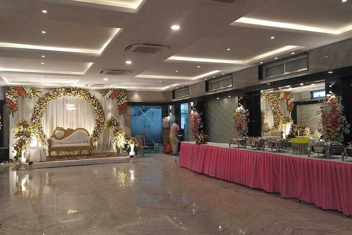 Ballroom/Hall 39 of 49