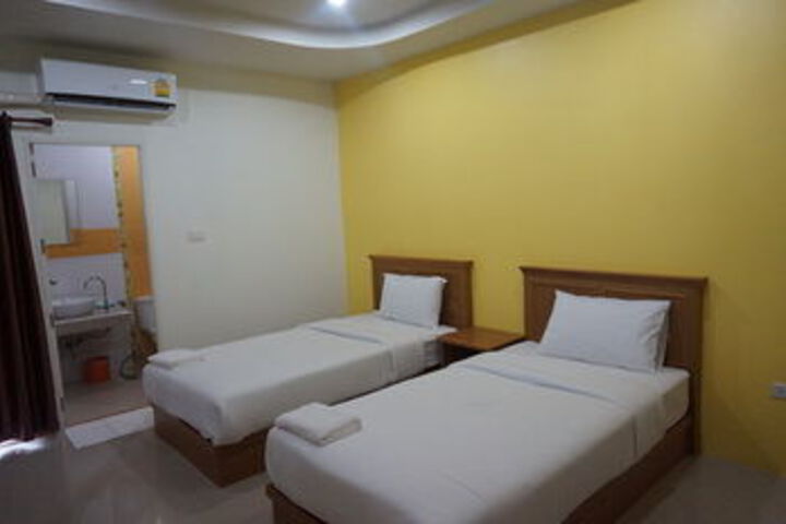 Room 11 of 18