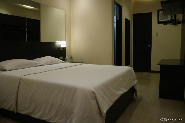 Room 4 of 28