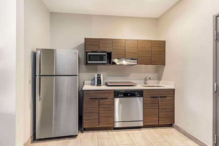 1 King Accessible Bathtb Microfridge Full Breakfast (11 of 20)