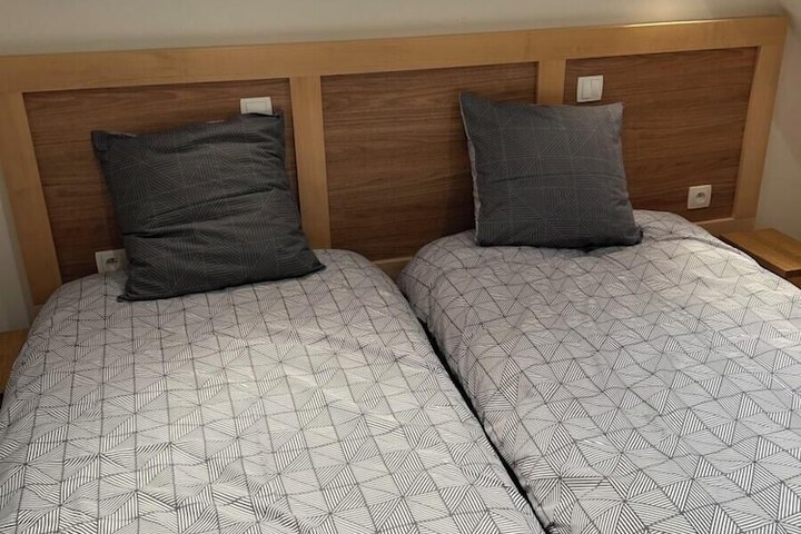 Room 7 of 27