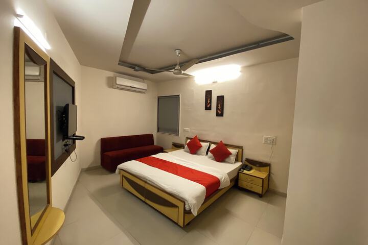 Room 32 of 52