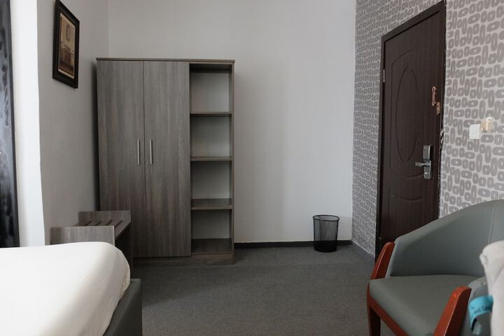 Room 15 of 23
