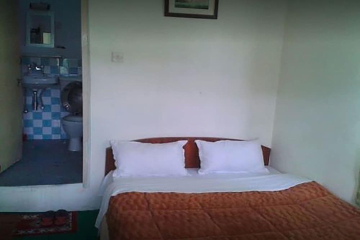 Room 5 of 8