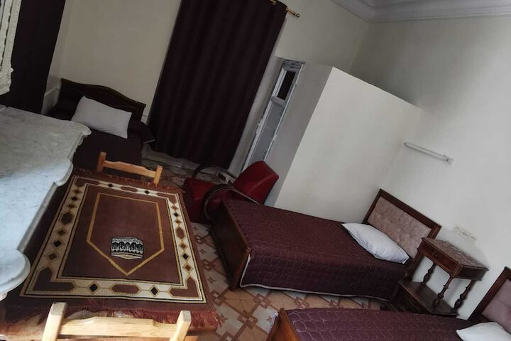 Room 6 of 16