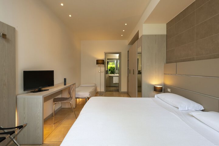 Room 21 of 37
