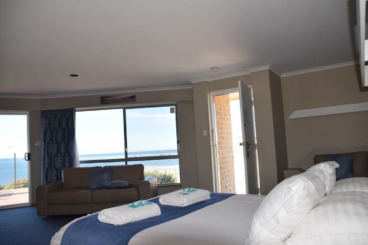 Room 9 of 37