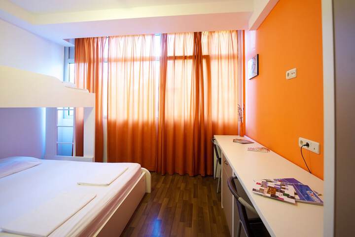 Room 6 of 27