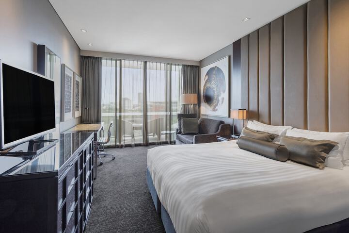 Room 3 of 73