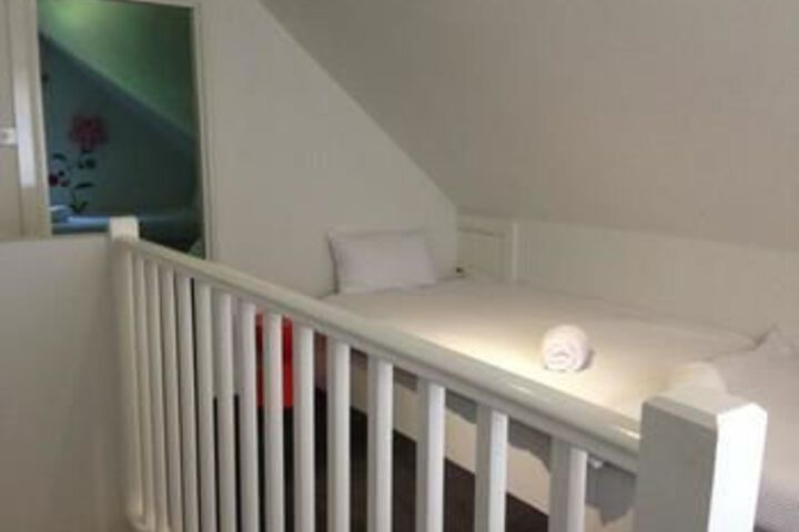 Room 6 of 16