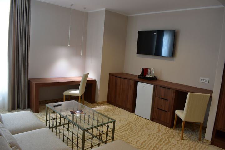 Room 21 of 36