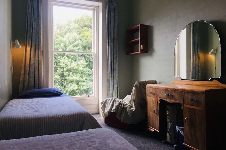 Room 3 of 12