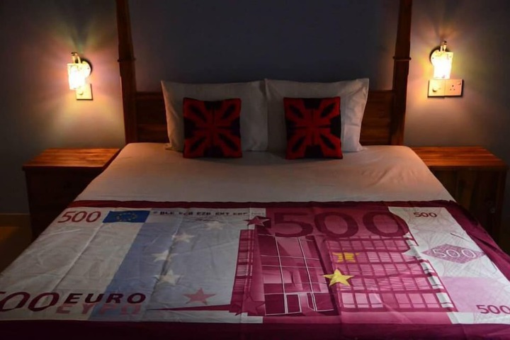 Room 8 of 22