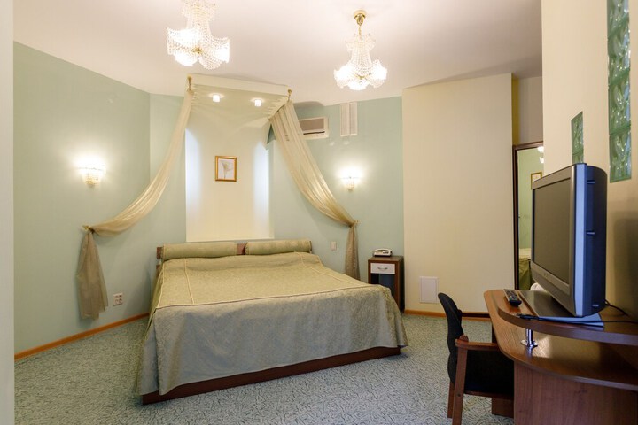 Room 35 of 82