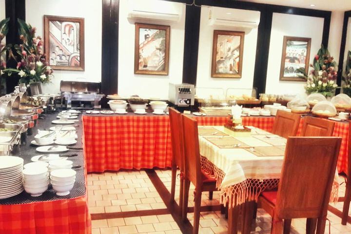 Dining 84 of 98