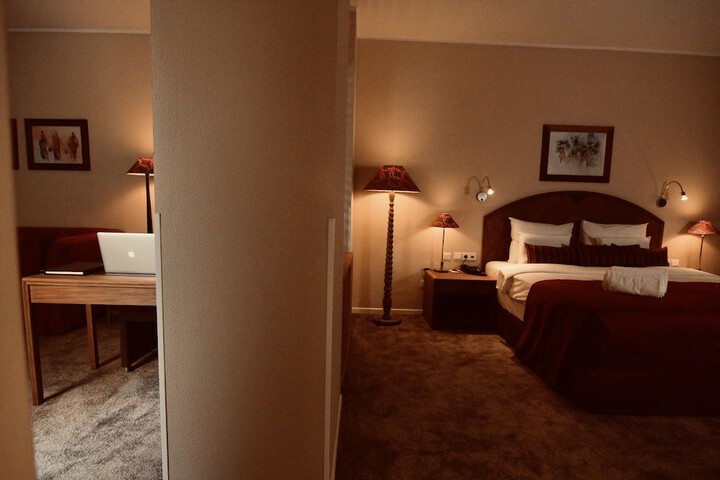 Room 18 of 87
