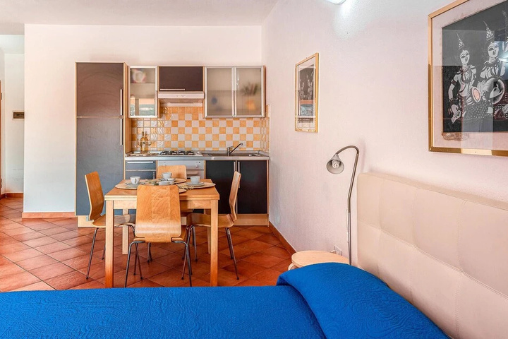 Room 4 of 17