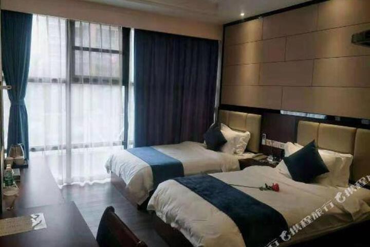 Huatai Theme Business Hotel