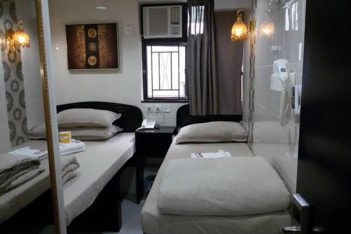 Room 18 of 35