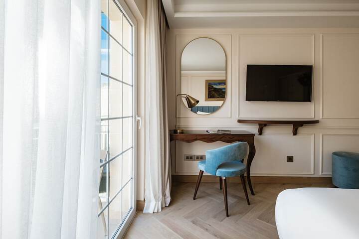 Room 7 of 48