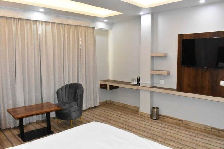 Room 9 of 95