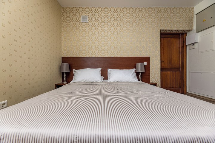 Room 32 of 214