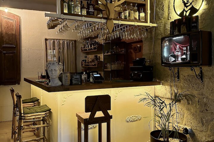 Lounge 48 of 77