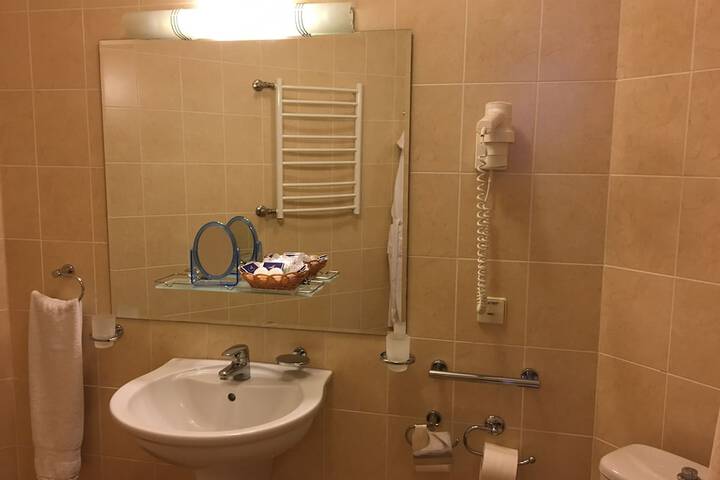 Room 62 of 105