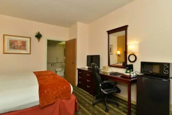 Room 3 of 7