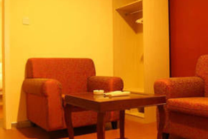 Room 13 of 39